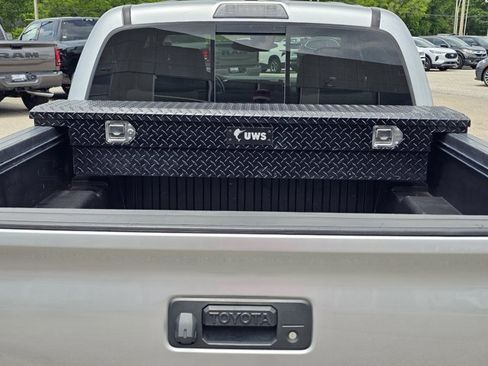Used 2022 Toyota Tacoma TRD Off-Road RWD image 12
