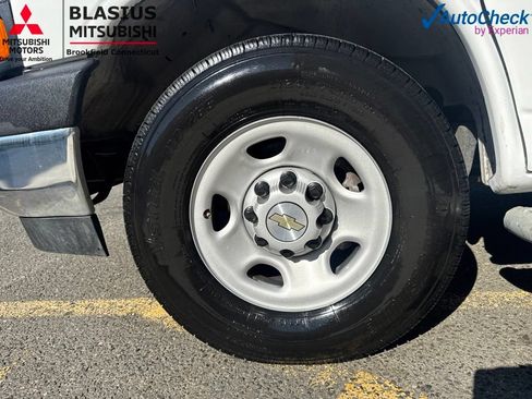 Used 2024 Chevrolet Express 2500 w/ Driver Convenience Package RWD image 18