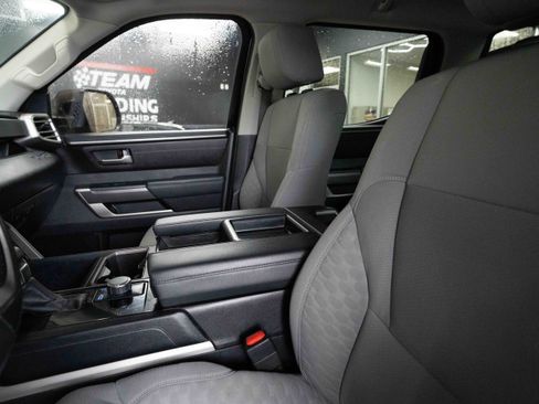 Used 2022 Toyota Tundra SR5 w/ Convenience Package image 10