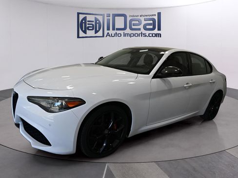 Used 2020 Alfa Romeo Giulia AWD w/ Quick Order Package 22J Sport image 1