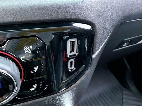 Used 2022 Chevrolet Silverado 1500 High Country w/ Z71 Off-Road Package image 33