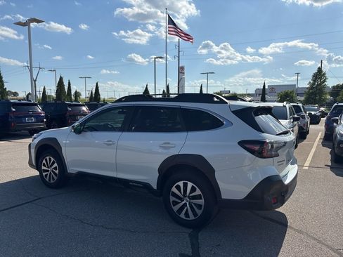 Used 2023 Subaru Outback Premium AWD/4WD image 6