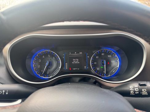 Used 2017 Chrysler Pacifica Touring-L image 23