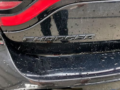 Used 2018 Dodge Charger SXT w/ Blacktop Package RWD image 26