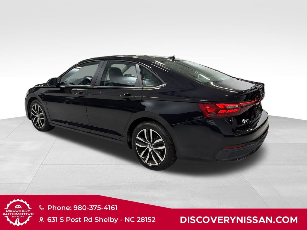 Used 2025 Volkswagen Jetta SE FWD image 8