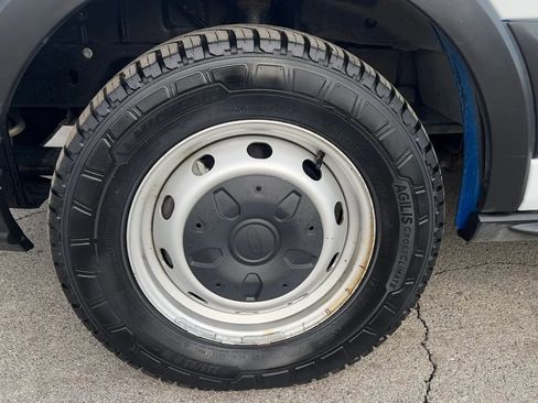 Used 2019 Ford Transit 250 148 Medium Roof image 8