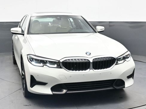 Used 2019 BMW 330i xDrive Sedan w/ Convenience Package AWD/4WD image 9