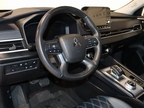 Used 2023 Mitsubishi Outlander SEL image 41