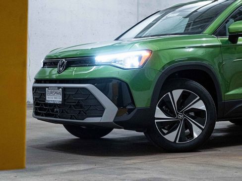 New 2025 Volkswagen Taos SE image 2