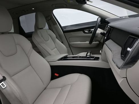 Used 2023 Volvo XC60 B5 Plus w/ Climate Package AWD/4WD image 34