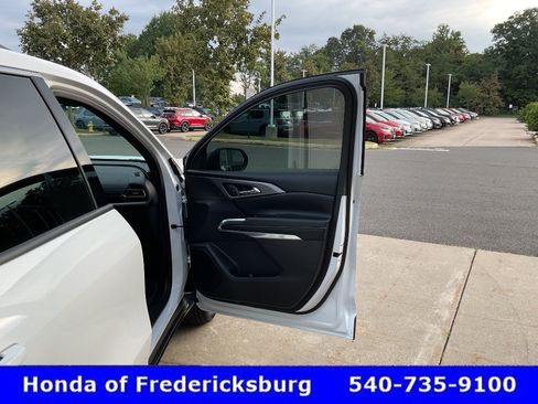 Used 2025 Chevrolet Traverse LT FWD image 18