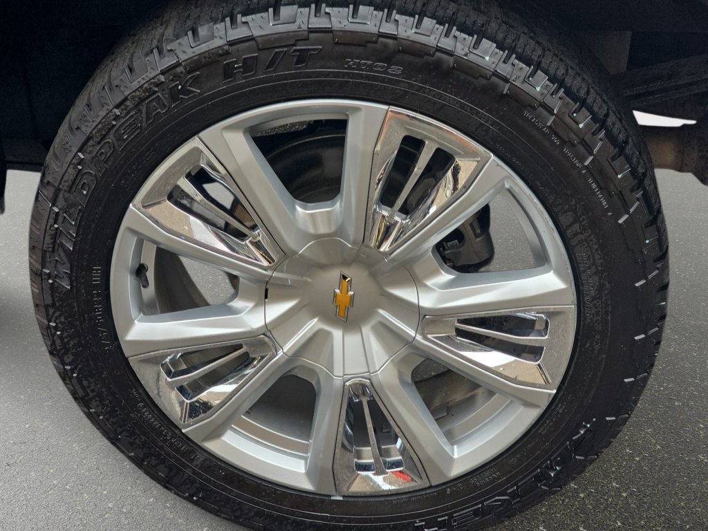 Used 2023 Chevrolet Silverado 1500 High Country w/ High Country Premium Package AWD/4WD image 35