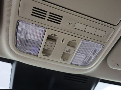 Used 2022 Honda CR-V Touring image 39