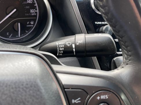 Used 2018 Toyota Camry SE image 33