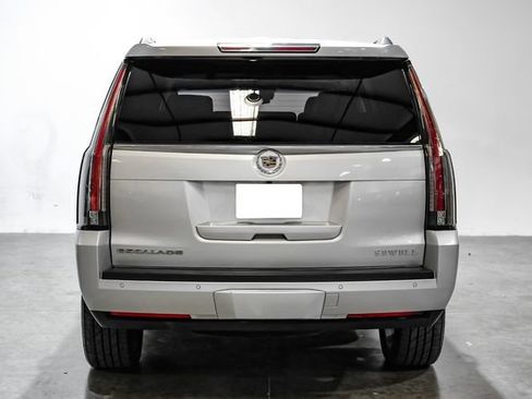 Used 2015 Cadillac Escalade Luxury AWD/4WD image 12