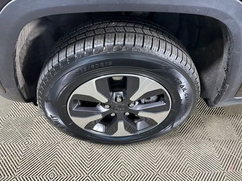 Used 2022 Jeep Grand Cherokee Limited 4xe image 9