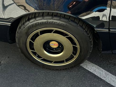 Used 1987 Chevrolet Corvette Coupe image 18