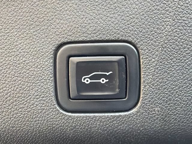 Used 2022 Chevrolet Tahoe RST w/ Luxury Package RWD image 19