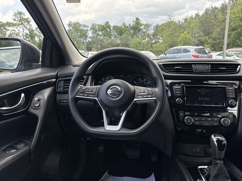 Certified 2019 Nissan Rogue Sport SV FWD image 25
