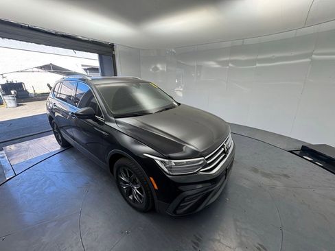 Used 2023 Volkswagen Tiguan SE w/ Panoramic Sunroof Package image 7
