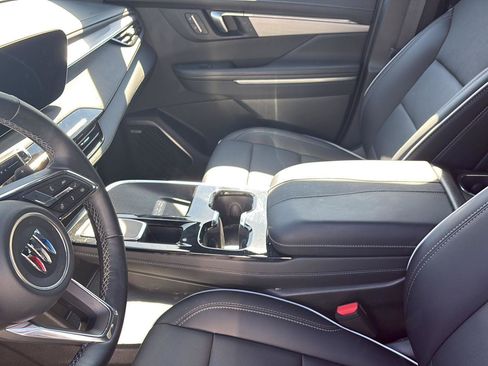 Used 2025 Buick Enclave Preferred image 10