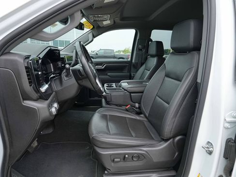 Used 2025 GMC Sierra 1500 SLT AWD/4WD image 17
