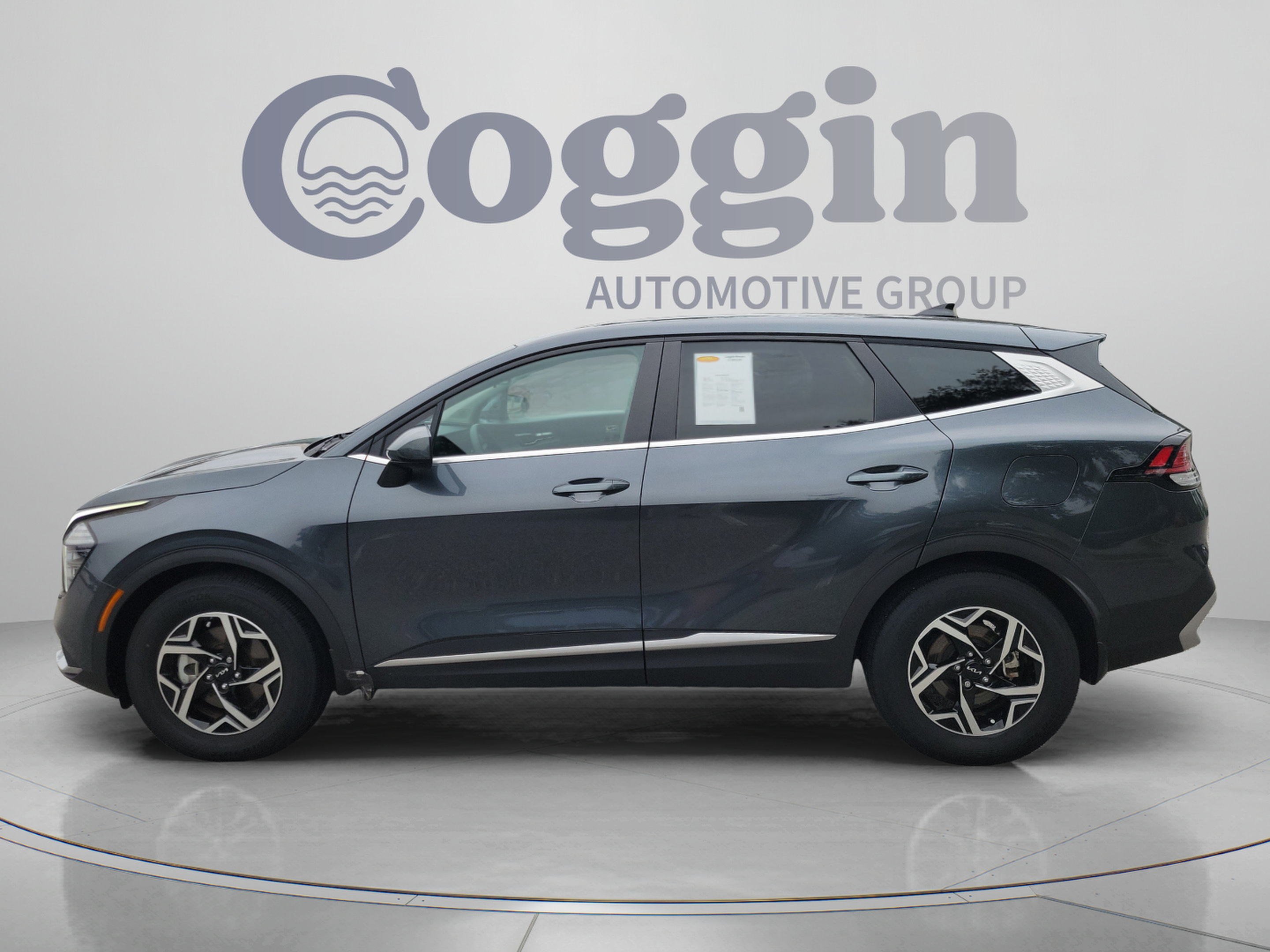 Used 2025 Kia Sportage LX FWD image 2
