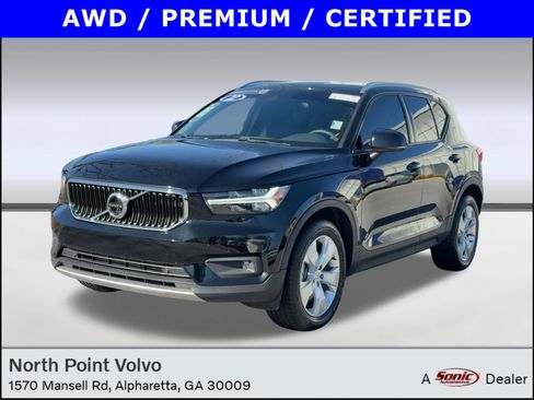Certified 2022 Volvo XC40 T5 Momentum image 1