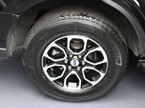 Used 2024 Ford Expedition XLT AWD/4WD image 5