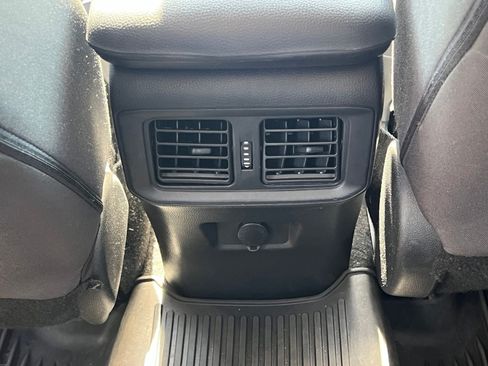 Used 2022 Toyota RAV4 LE FWD image 17