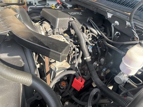 Used 2000 Chevrolet Suburban LS w/ LS Preferred Equipment Group image 30