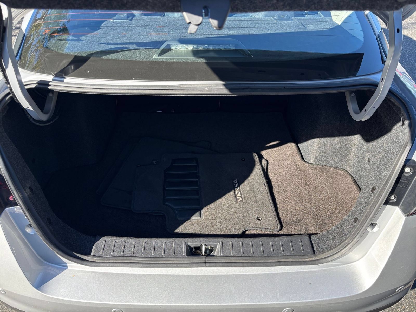 Used 2025 Nissan Versa SV FWD image 28