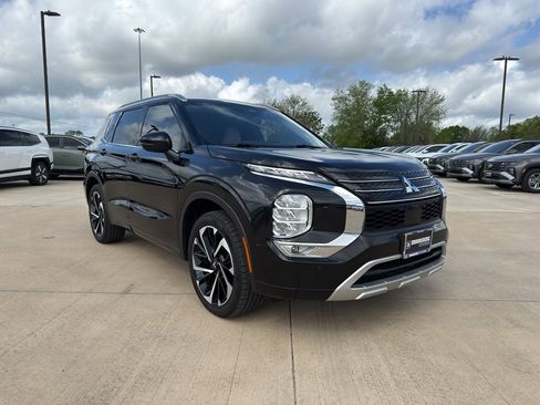 Used 2023 Mitsubishi Outlander SE image 13