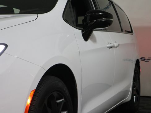 New 2026 Chrysler Pacifica Select image 12