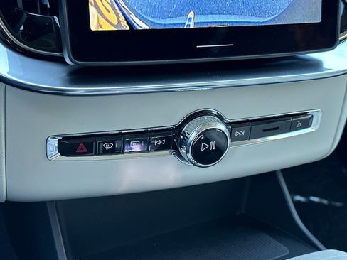 New 2025 Volvo XC90 B6 Ultra image 19