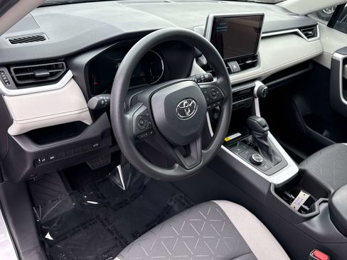 Used 2025 Toyota RAV4 XLE w/ Convenience Package image 10