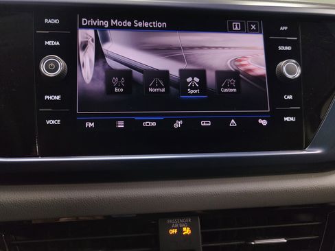 Certified 2023 Volkswagen Taos SE w/ Panoramic Sunroof Package image 23