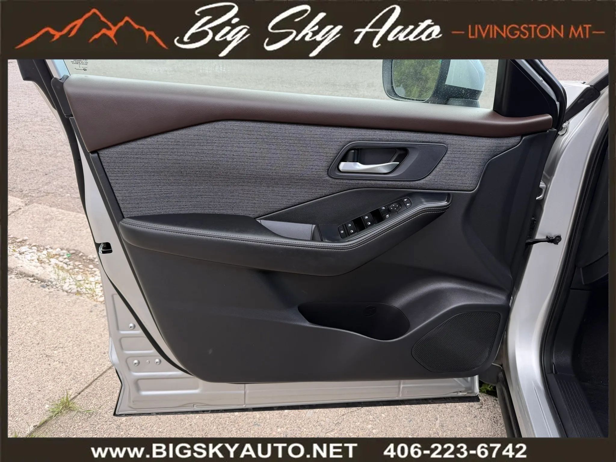 Used 2022 Nissan Rogue SV AWD/4WD image 11
