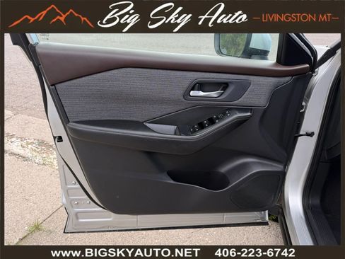 Used 2022 Nissan Rogue SV AWD/4WD image 11