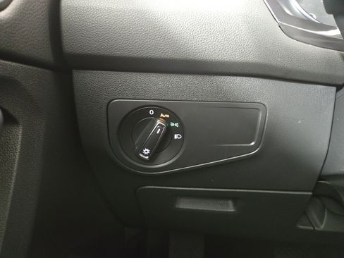 Used 2021 Volkswagen Tiguan SE image 27