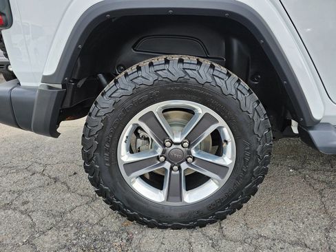 Used 2018 Jeep Wrangler Unlimited Sahara AWD/4WD image 5