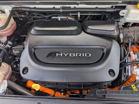 Used 2018 Chrysler Pacifica Touring-L image 39