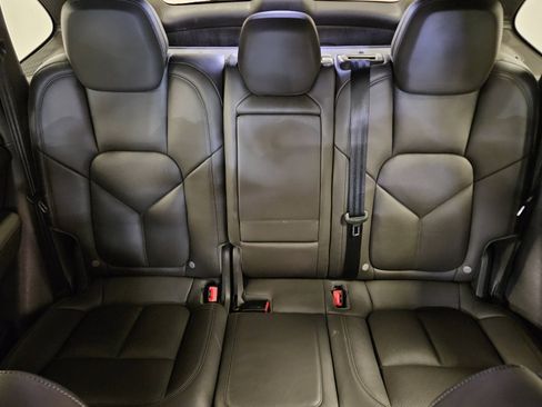 Used 2018 Porsche Cayenne Platinum Edition image 34