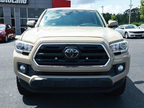 Used 2018 Toyota Tacoma SR5 RWD image 2