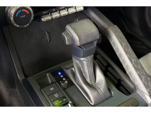 Used 2024 Toyota Tacoma SR5 AWD/4WD image 22