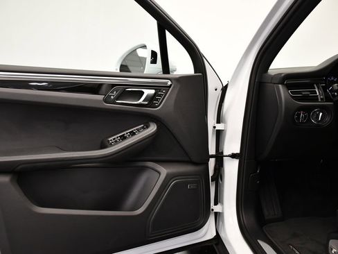 Used 2024 Porsche Macan S image 36