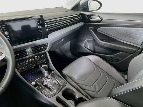 Used 2025 Volkswagen Jetta SEL FWD image 25
