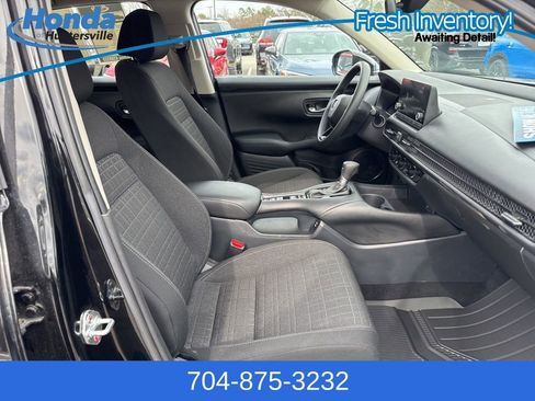 Used 2025 Honda HR-V LX image 17