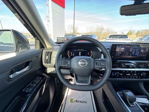 New 2026 Nissan Pathfinder Platinum image 14