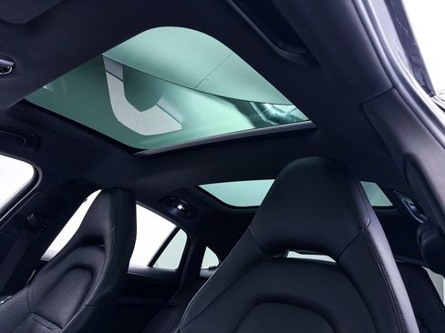 Used 2018 Porsche Panamera image 5